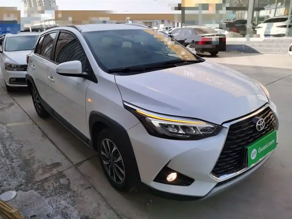 Toyota Yaris L — фото 2