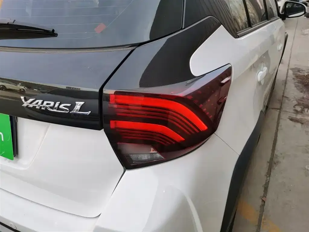 Toyota Yaris L — фото 4