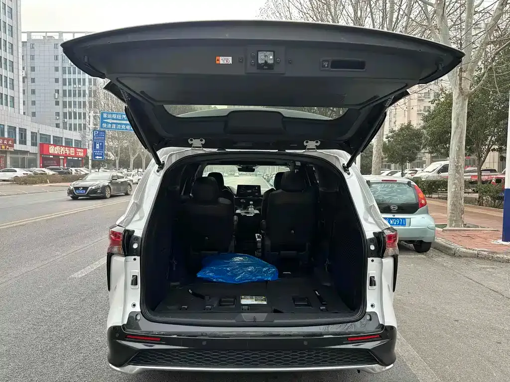 Toyota Granvia — фото 9
