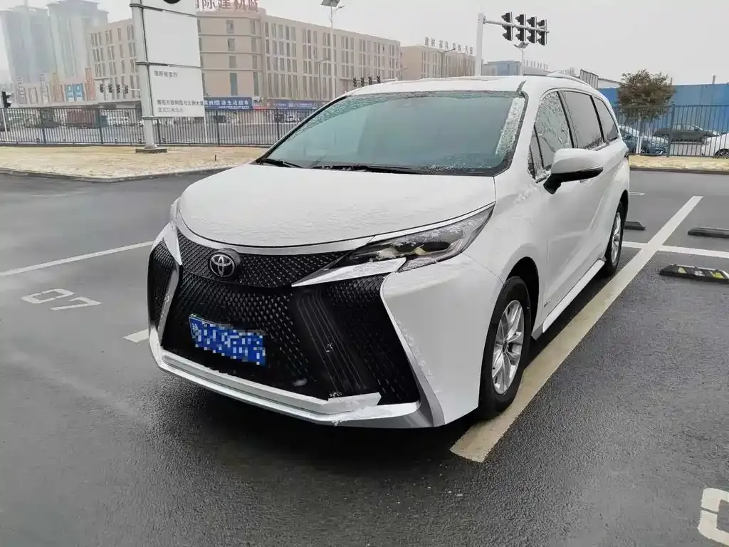 Toyota Granvia — фото 1