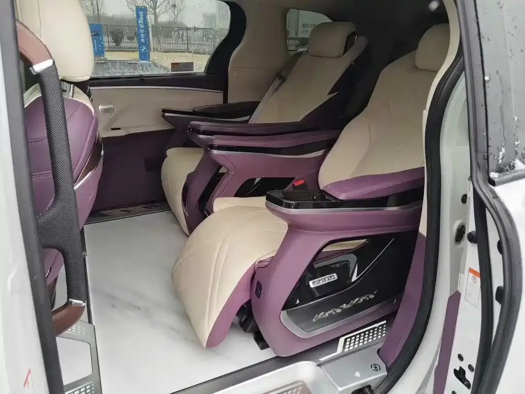 Toyota Granvia — фото 9