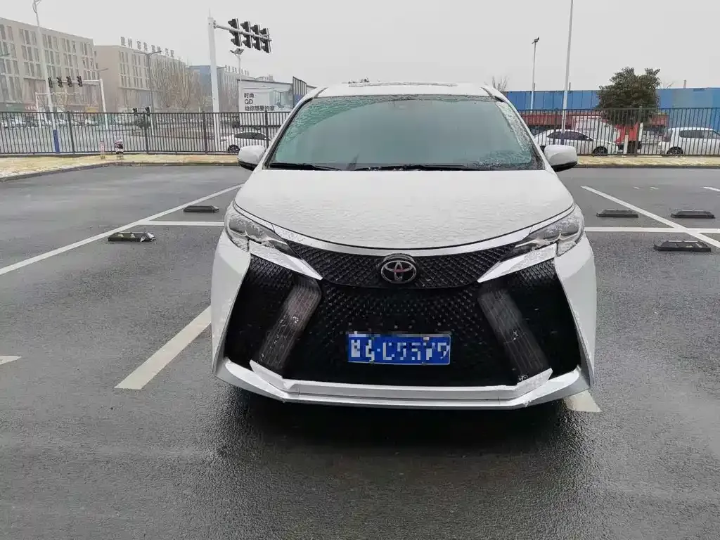 Toyota Granvia — фото 5
