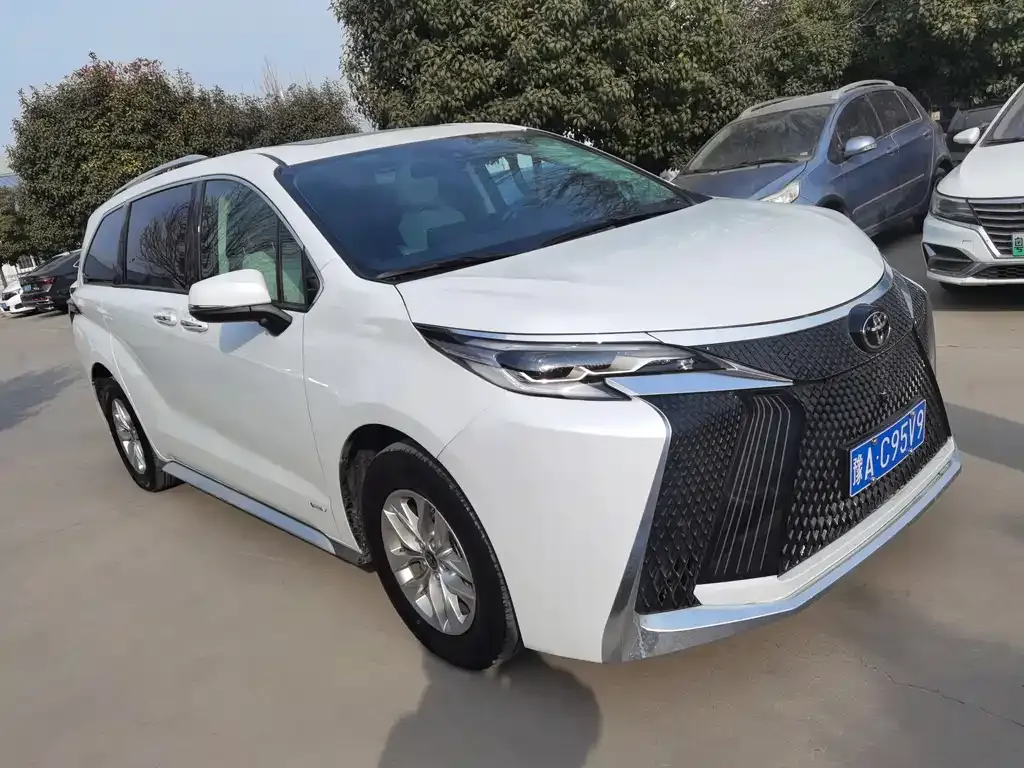 Toyota Granvia — фото 8