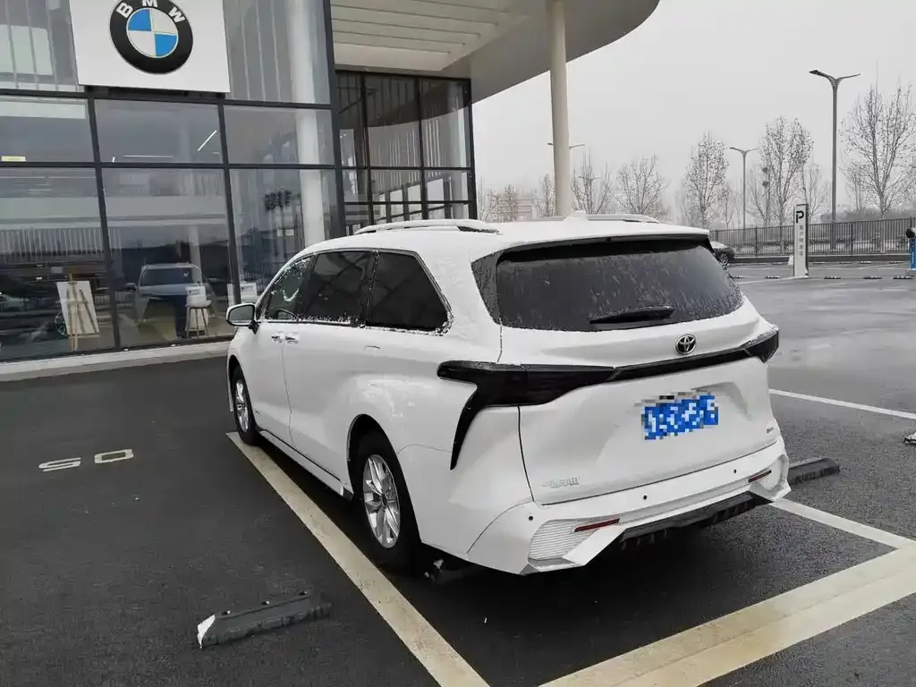 Toyota Granvia — фото 10