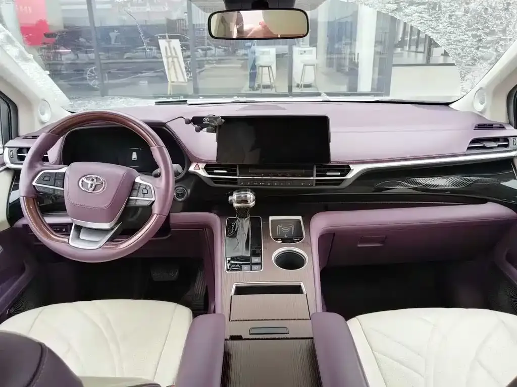 Toyota Granvia — фото 2