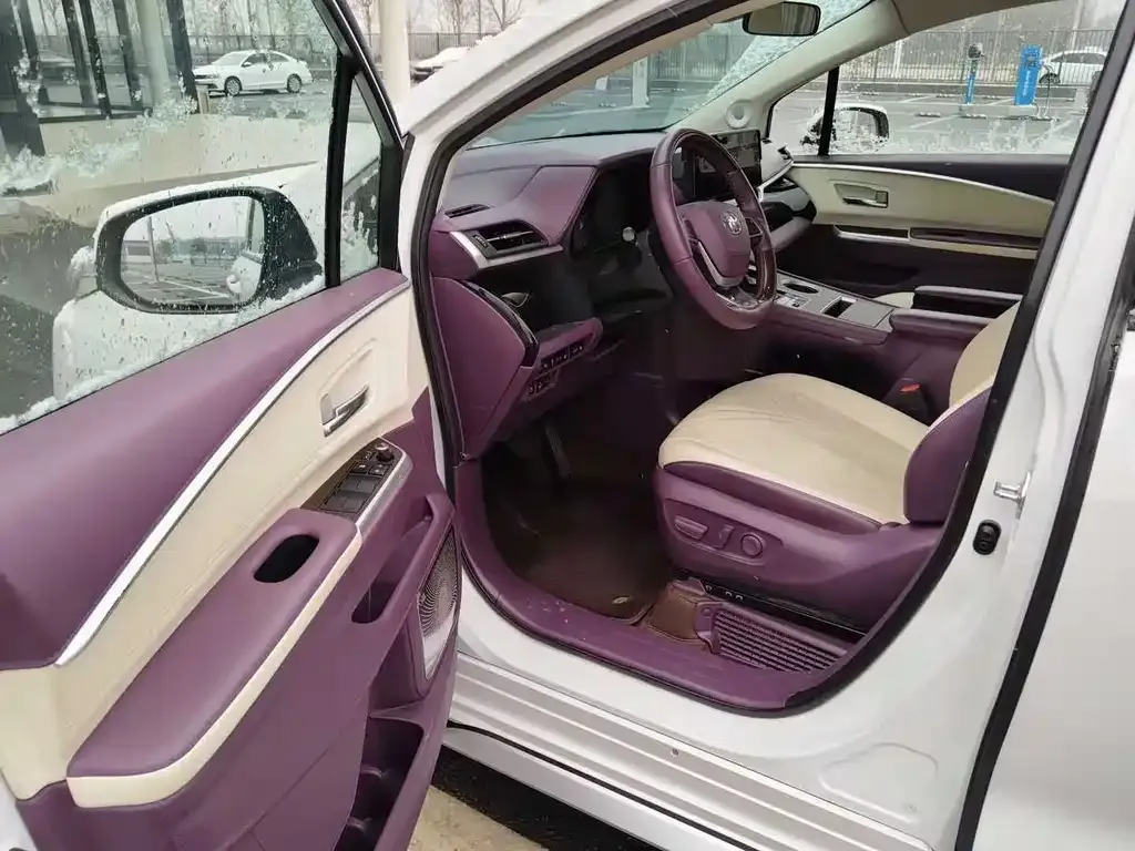 Toyota Granvia — фото 4