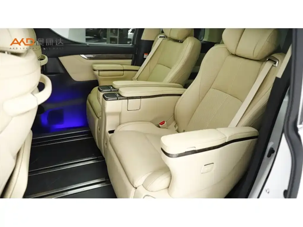 Toyota Vellfire — фото 9