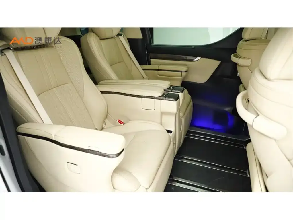 Toyota Vellfire — фото 5