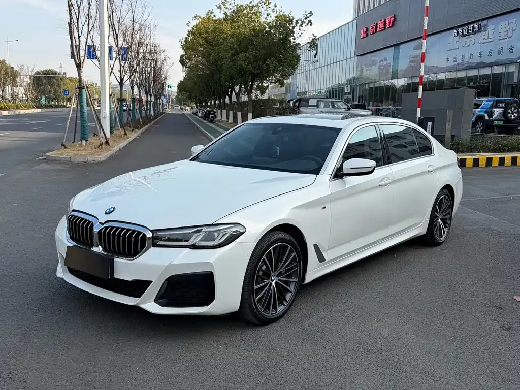 BMW 5 Series — фото 1