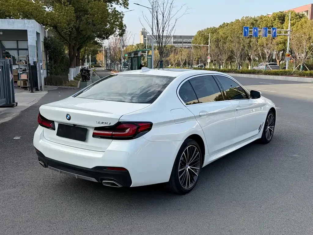 BMW 5 Series — фото 4