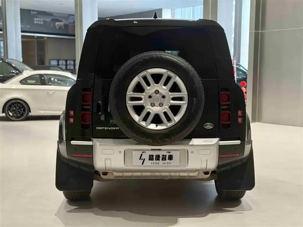 Land Rover Defender — фото 10