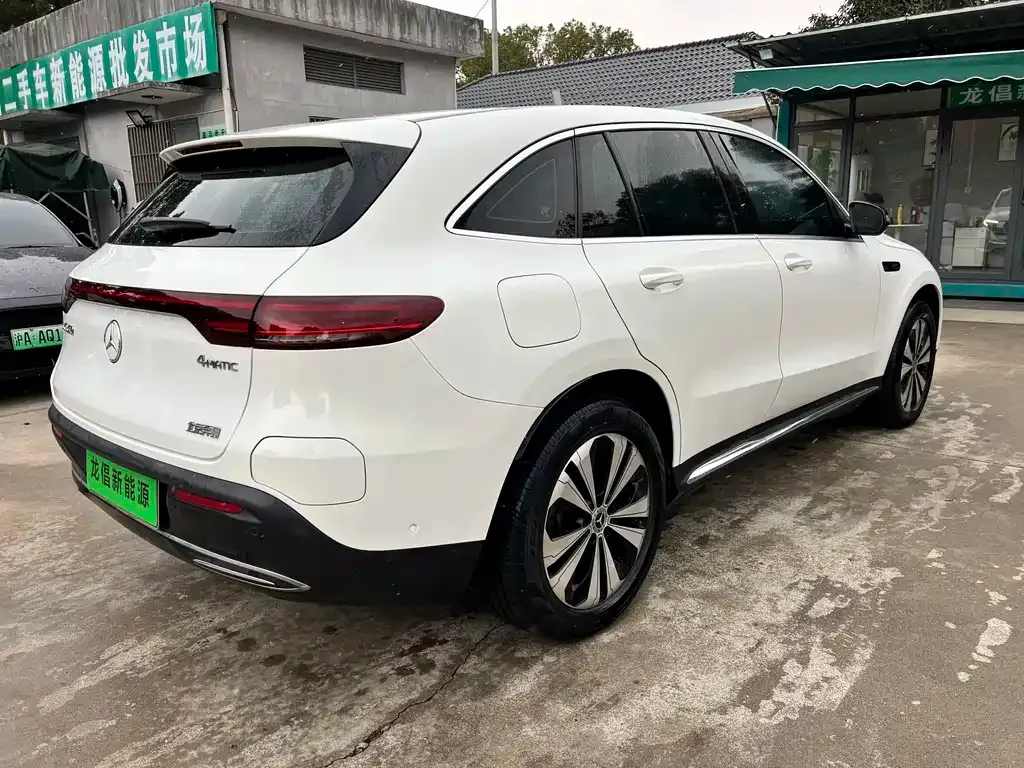 Mercedes-Benz EQC — фото 6