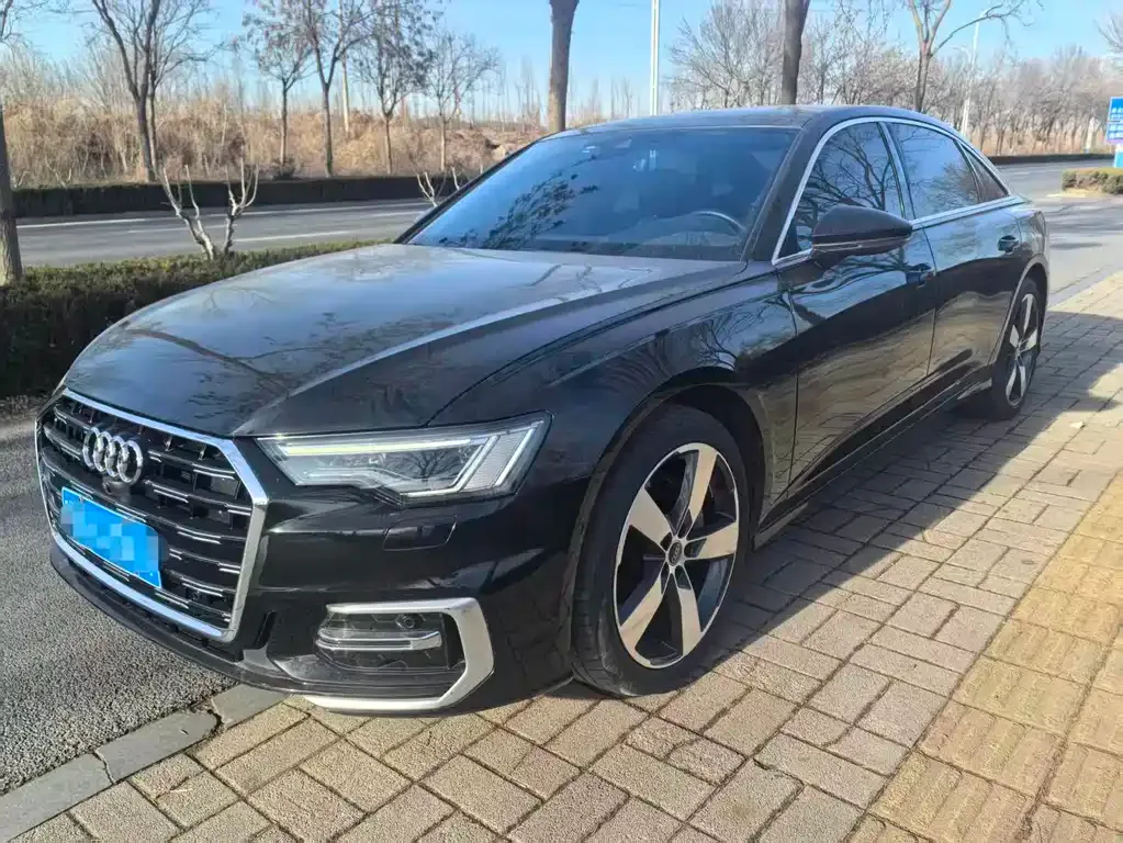 Audi A6L — фото 1