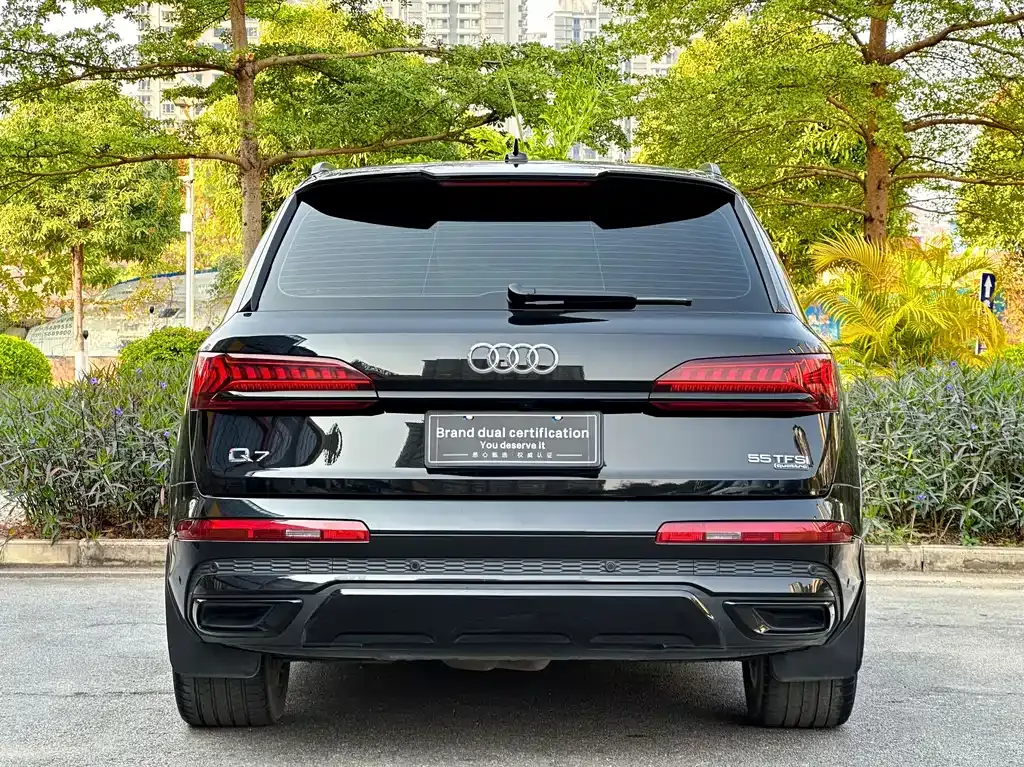 Audi Q7 — фото 8