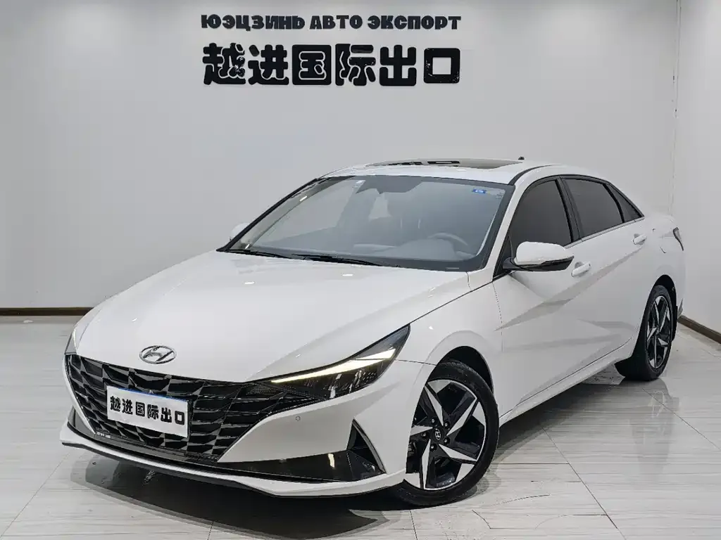 Hyundai Elantra — фото 1