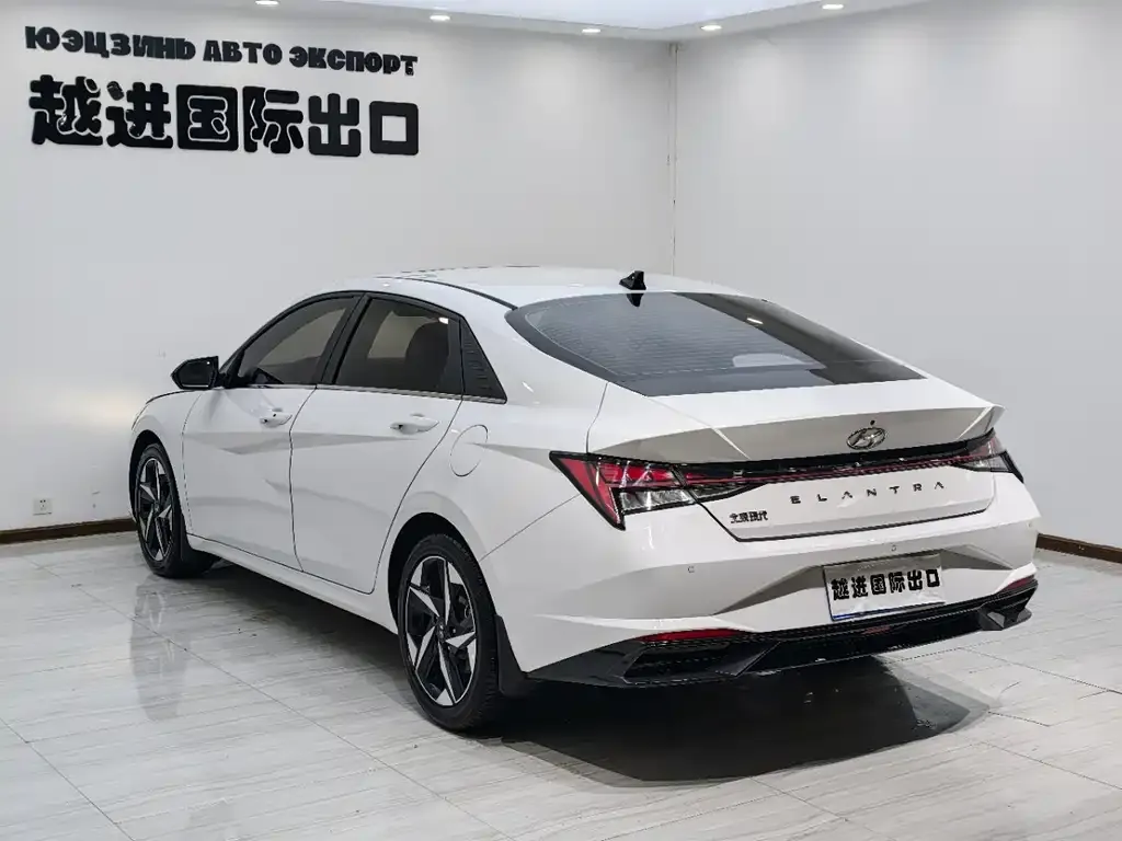 Hyundai Elantra — фото 6