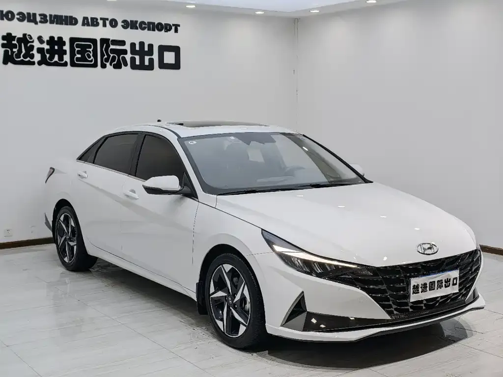 Hyundai Elantra — фото 3