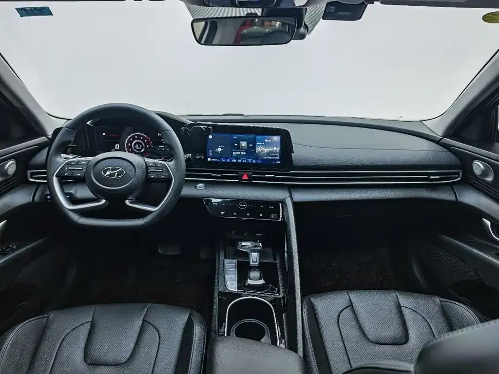 Hyundai Elantra — фото 7