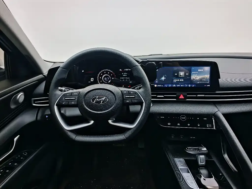 Hyundai Elantra — фото 4
