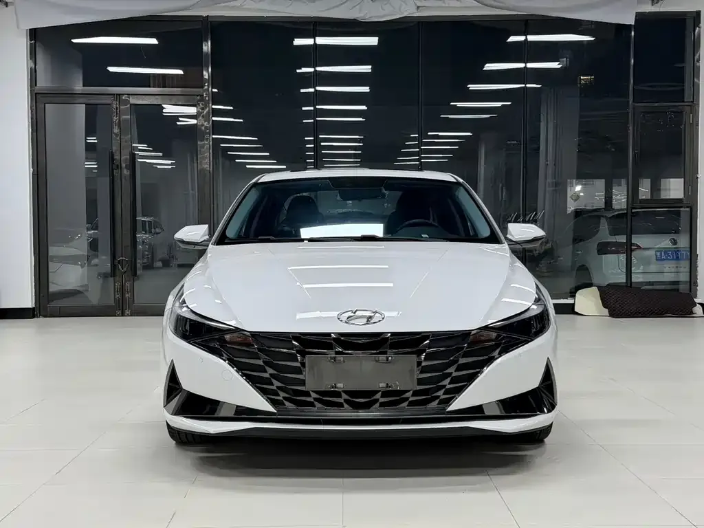 Hyundai Elantra — фото 7