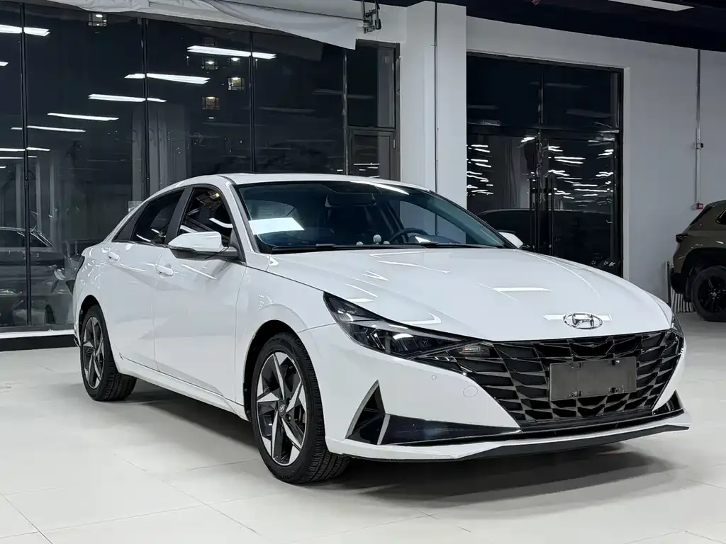 Hyundai Elantra — фото 10