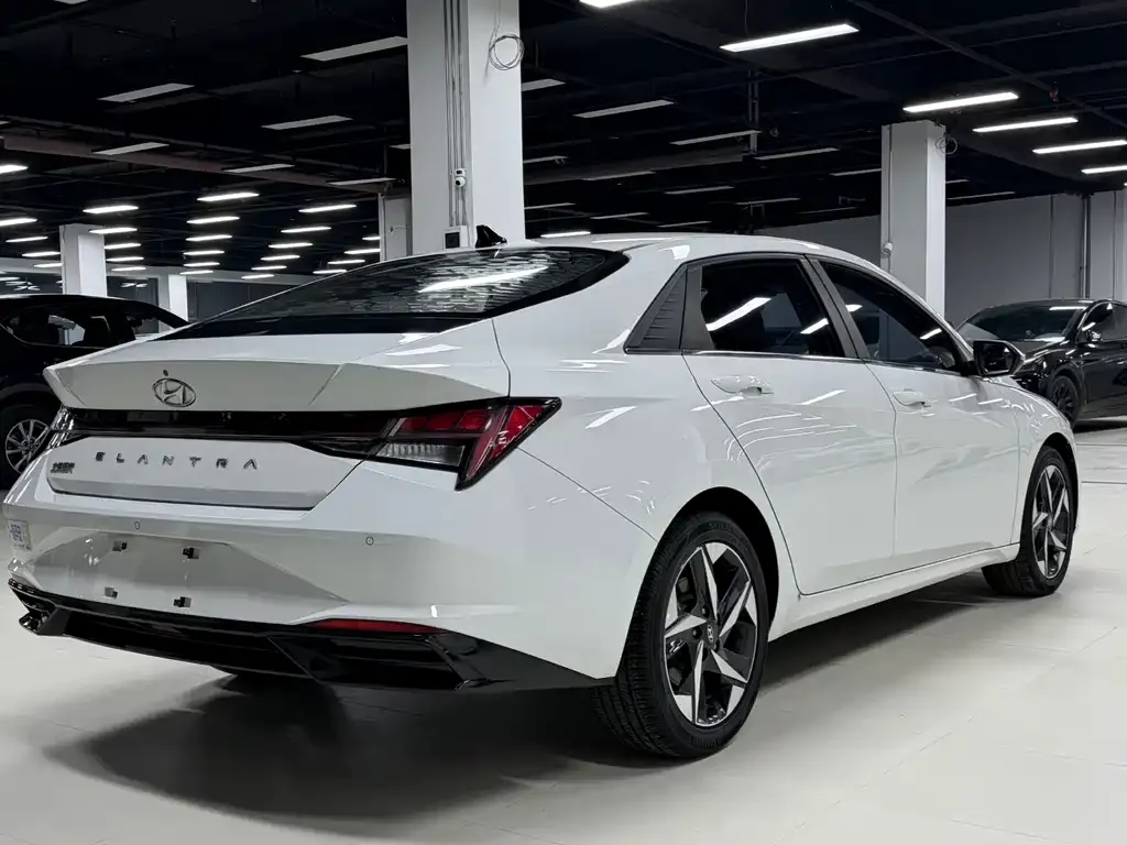 Hyundai Elantra — фото 4