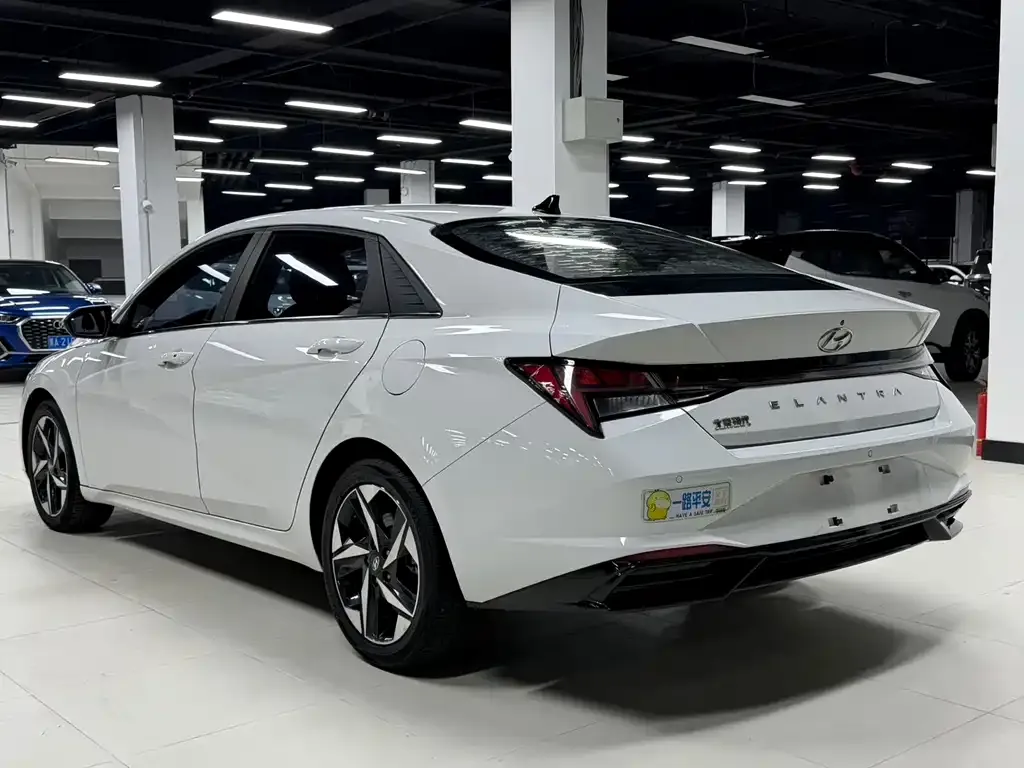 Hyundai Elantra — фото 9