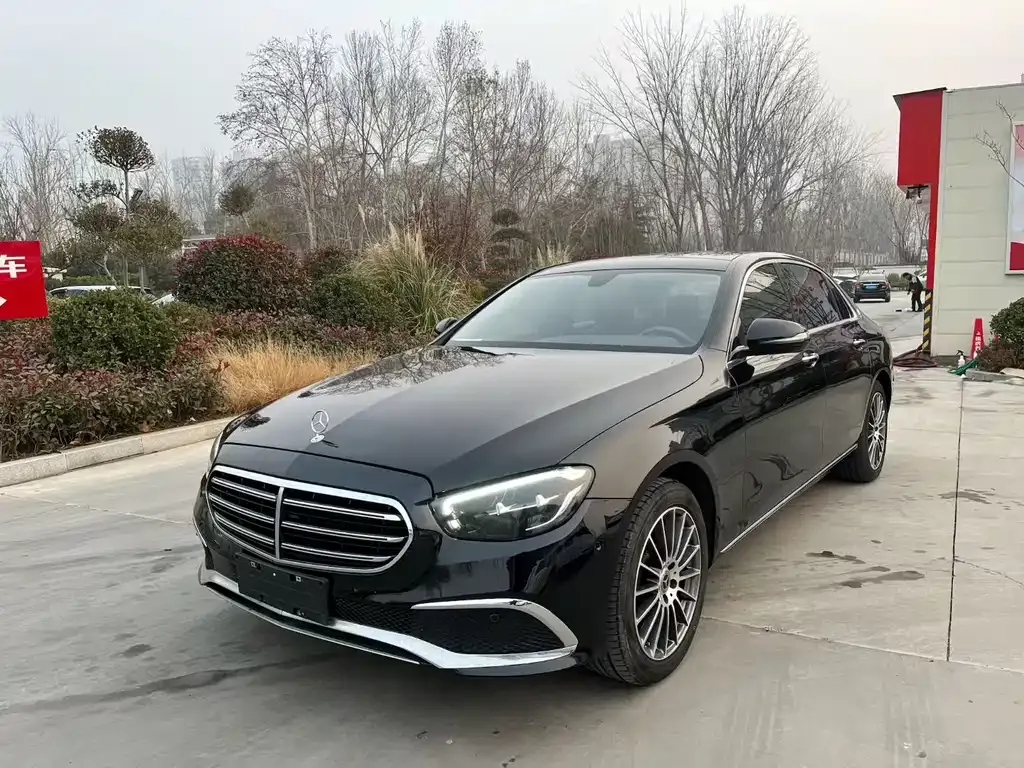 Mercedes-Benz E-Class — фото 1