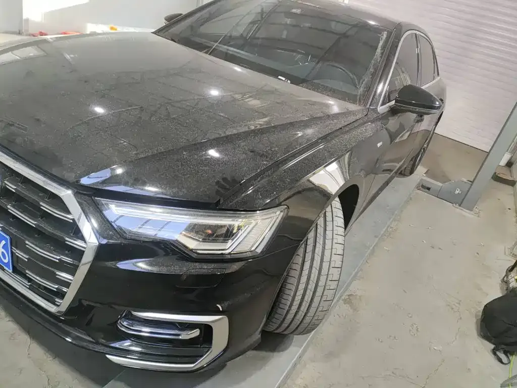 Audi A6L — фото 1