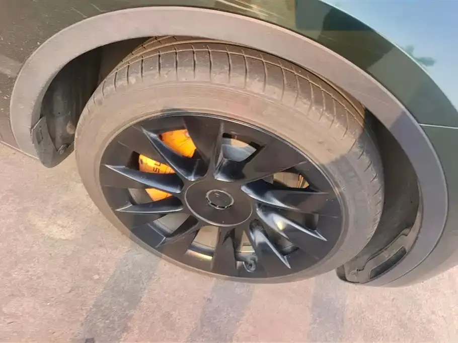 Tesla Model Y — фото 6