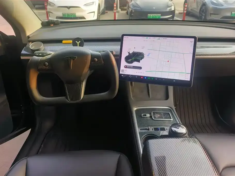 Tesla Model Y — фото 10