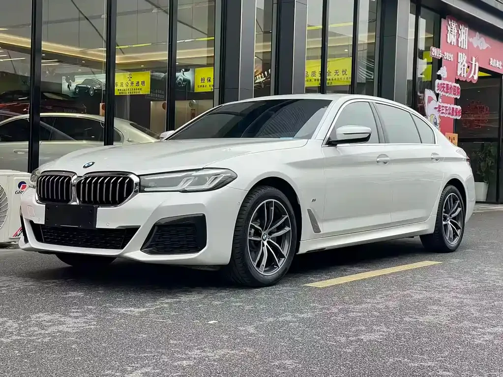 BMW 5 Series — фото 1