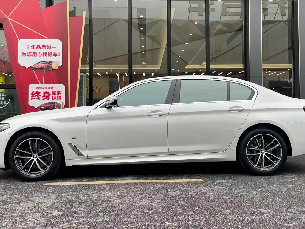 BMW 5 Series — фото 10
