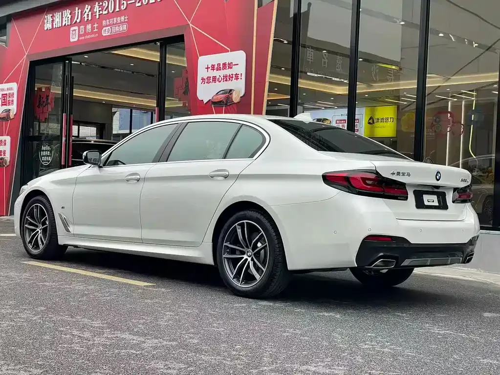 BMW 5 Series — фото 9