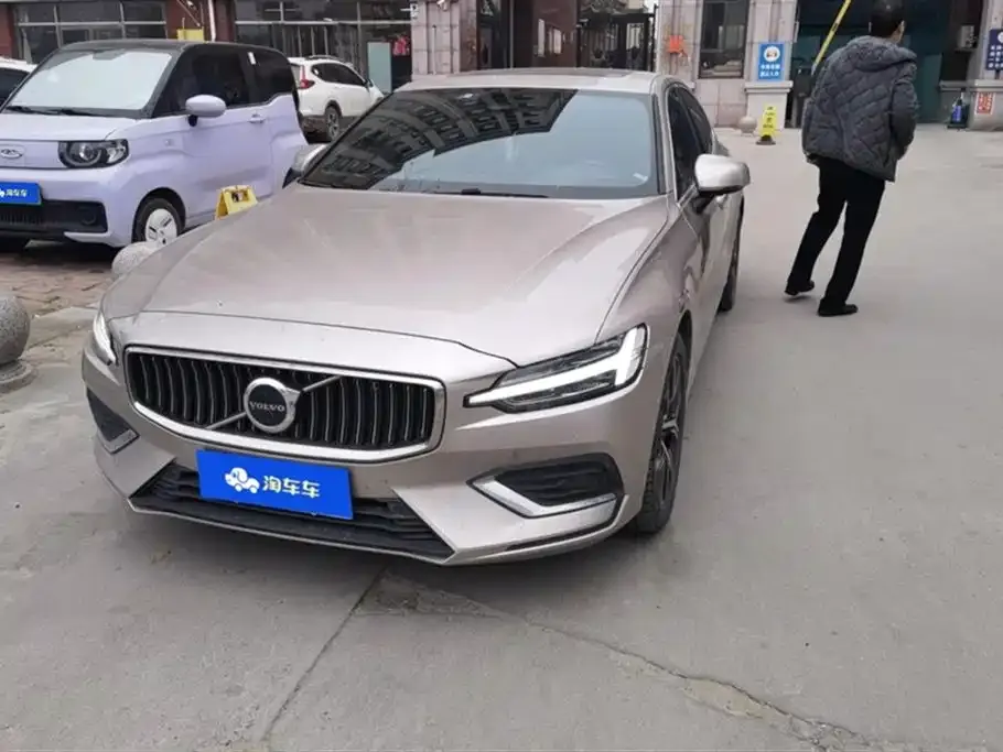 Volvo S60 — фото 1