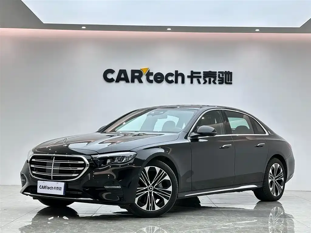 Mercedes-Benz E-Class — фото 1