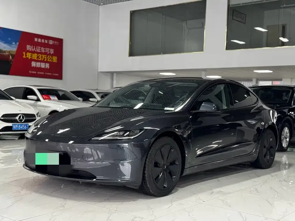 Tesla Model 3 — фото 1