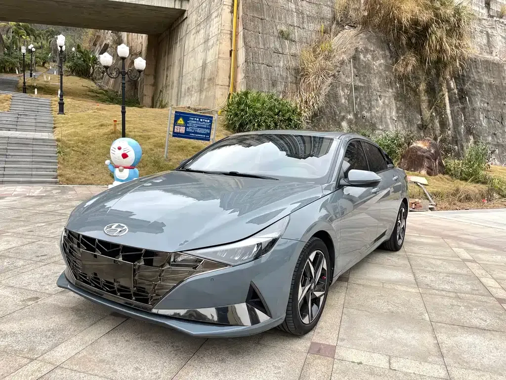 Hyundai Elantra — фото 1
