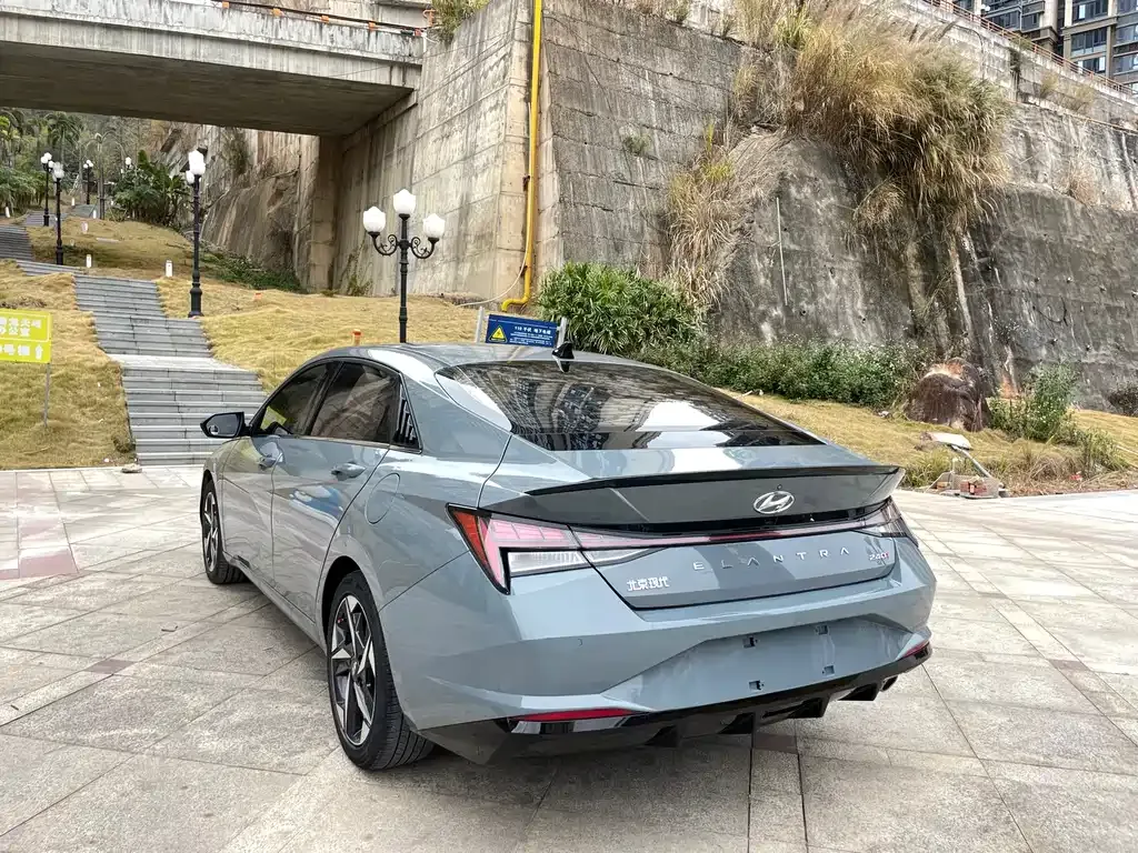 Hyundai Elantra — фото 10