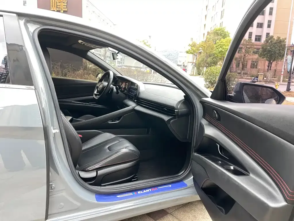 Hyundai Elantra — фото 3