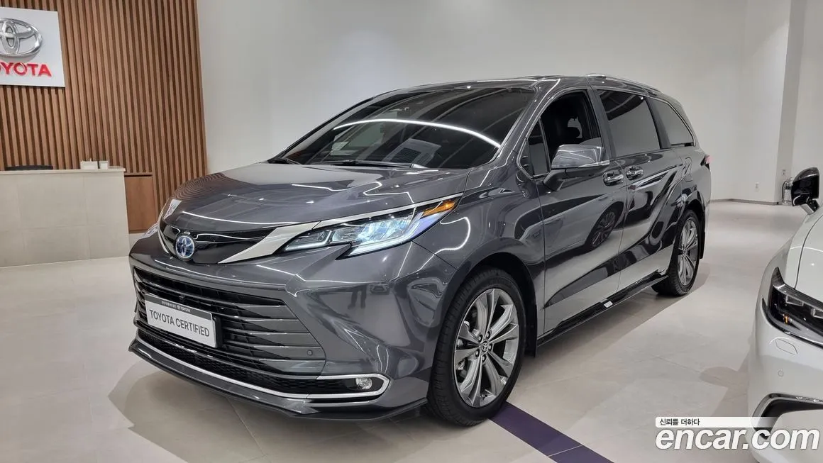 Toyota Sienna — фото 1