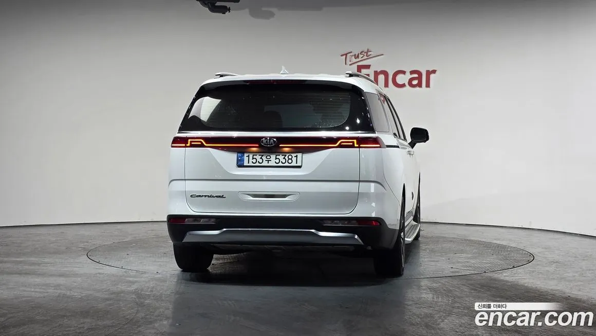 Kia Carnival — фото 4
