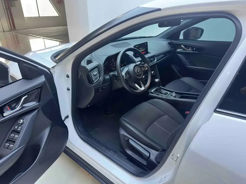 Mazda CX-4 — фото 10
