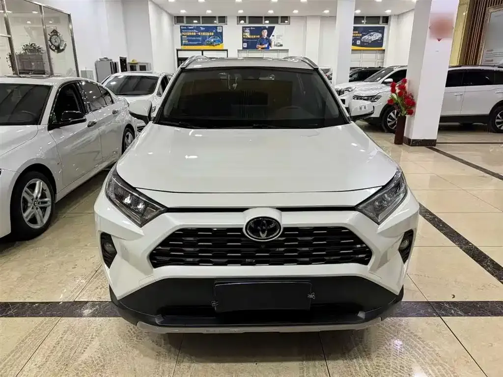 Toyota RAV4 — фото 3