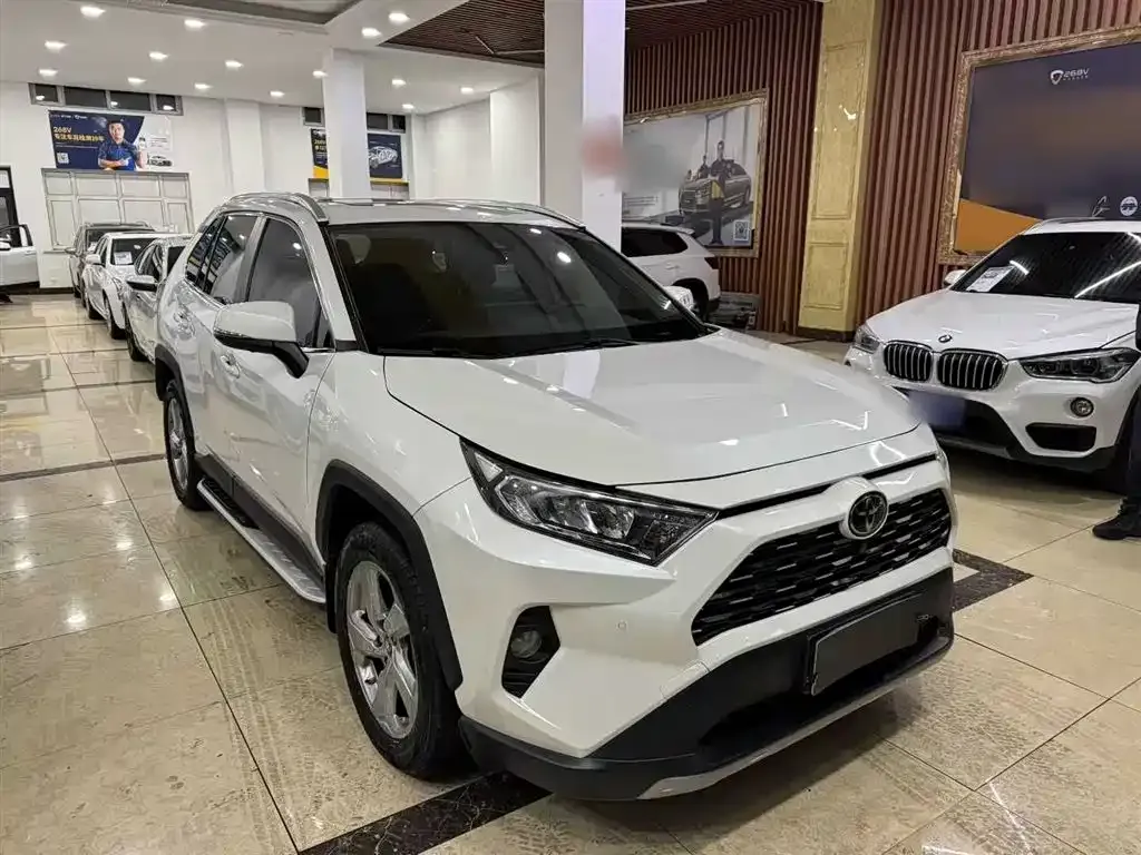 Toyota RAV4 — фото 10
