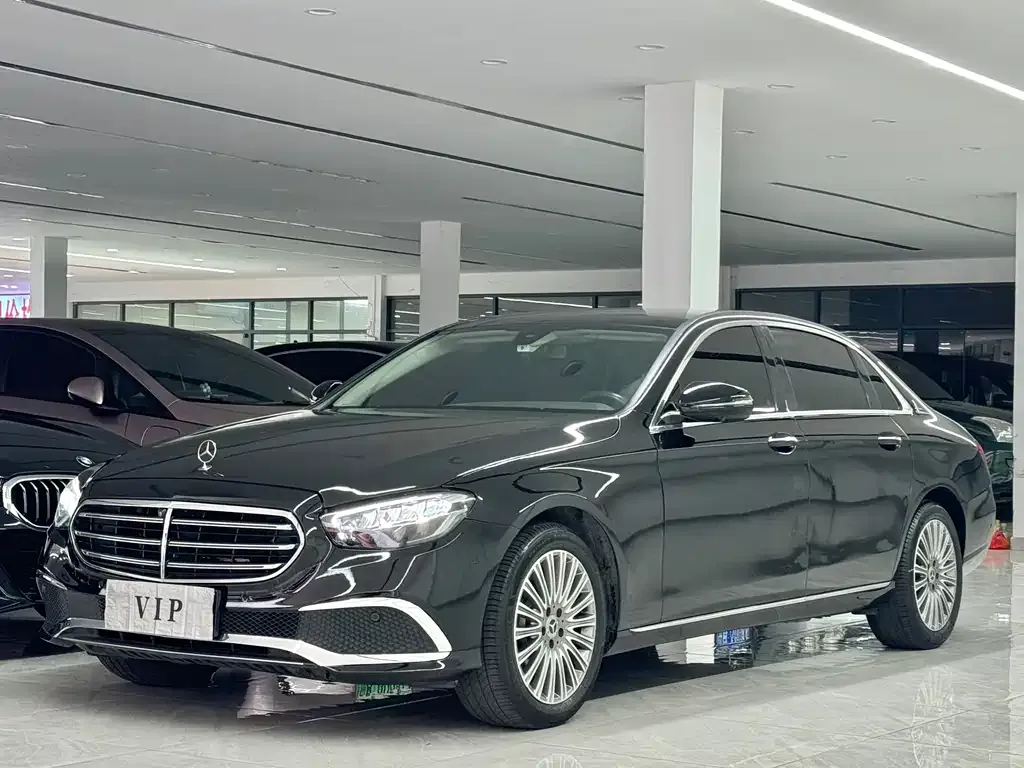 Mercedes-Benz E-Class — фото 1