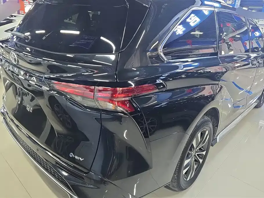 Toyota Granvia — фото 10