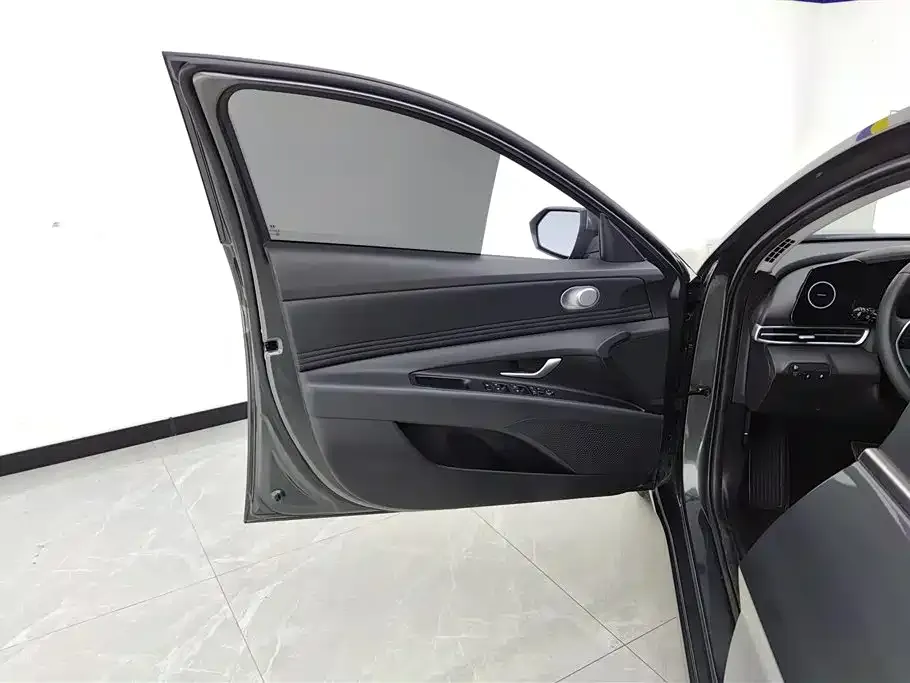 Hyundai Elantra — фото 2
