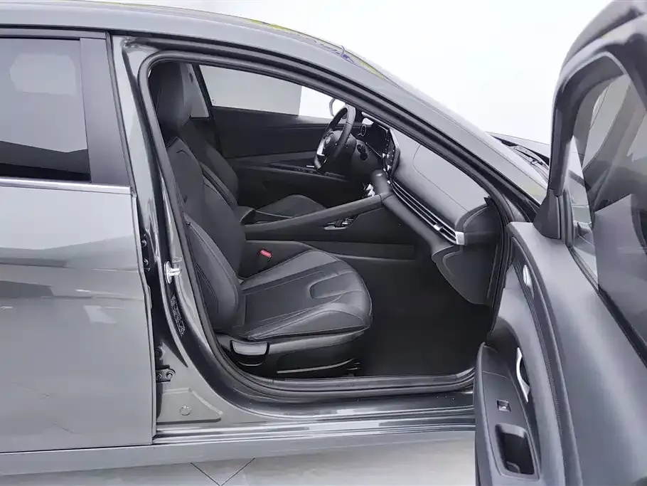 Hyundai Elantra — фото 3