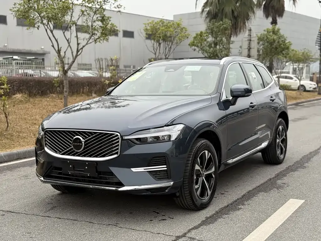Volvo XC60 — фото 1